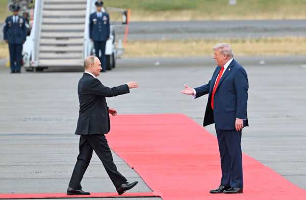 Индекс Мосбиржи удержался выше 3000 пунктов после встречи Путина и Трампа
Индекс Мосбиржи удержался выше 3000 пунктов после встречи Путина и Трампа