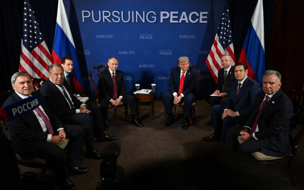 Индекс Мосбиржи удержался выше 3000 пунктов после встречи Путина и Трампа
Индекс Мосбиржи удержался выше 3000 пунктов после встречи Путина и Трампа