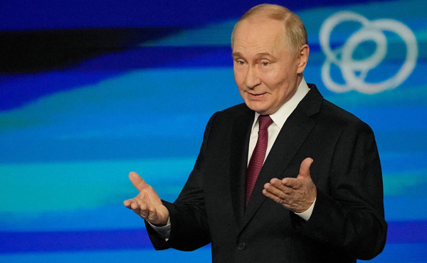 
                    Венгрия обещала гарантировать беспрепятственный въезд Путина на саммит
                