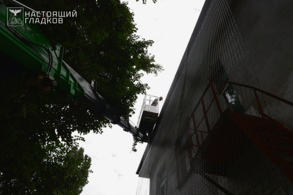 
                    Гладков показал, как детсады в Белгороде закрывают антидроновой сеткой
                