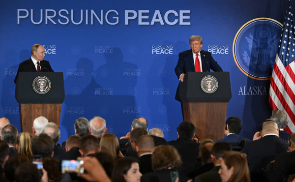 Оборот торгов на Мосбирже после встречи Путина и Трампа подошел к рекорду
Оборот торгов на Мосбирже после встречи Путина и Трампа подошел к рекорду