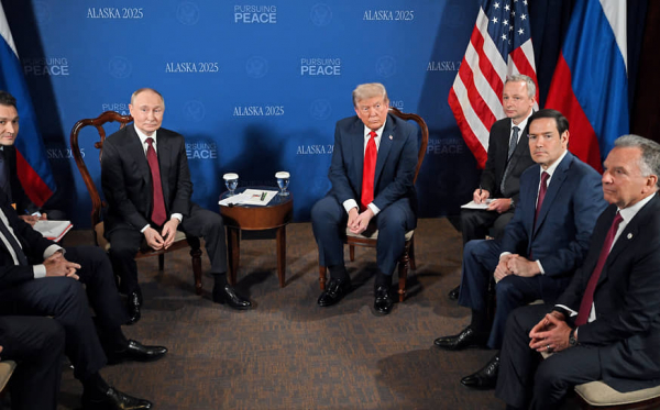 Индекс Мосбиржи удержался выше 3000 пунктов после встречи Путина и Трампа
Индекс Мосбиржи удержался выше 3000 пунктов после встречи Путина и Трампа