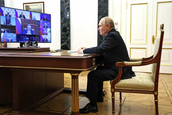 Владимир Путин открыл новые участки дорог и обсудил с членами правительства обеспечение регионов теплом и топливом Владимир Путин открыл новые участки дорог и обсудил с членами правительства обеспечение регионов теплом и топливом