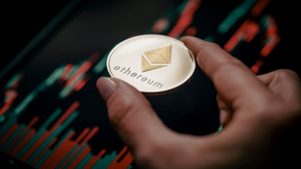 Хакер, взломавший криптобиржу Coinbase, купил эфириумы на $18,9 млн
Хакер, взломавший криптобиржу Coinbase, купил эфириумы на $18,9 млн