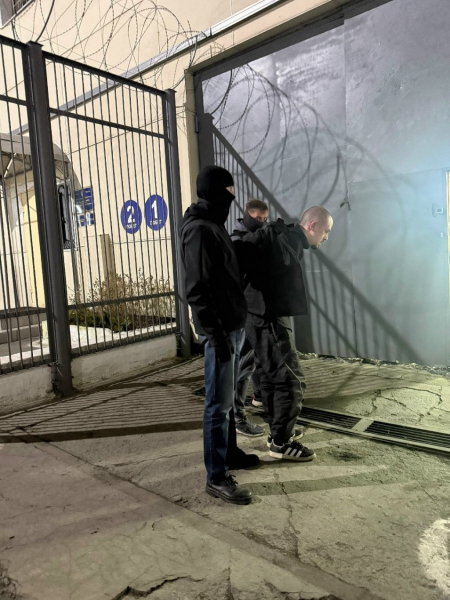 Сотрудники ГУФСИН, МВД, ФСБ и спецназа задержали беглого террориста* Сотрудники ГУФСИН, МВД, ФСБ и спецназа задержали беглого террориста*