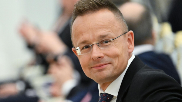 Сийярто выступил за прекращение финансирования Украины из-за коррупционного скандала