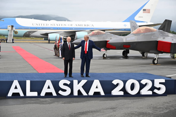 Индекс Мосбиржи удержался выше 3000 пунктов после встречи Путина и Трампа
Индекс Мосбиржи удержался выше 3000 пунктов после встречи Путина и Трампа
