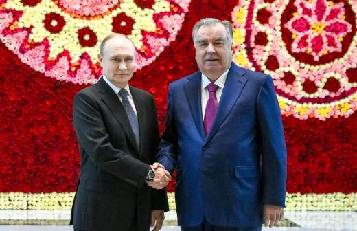 
                    Путин прибыл на встречу c президентом Таджикистана Рахмоном

        