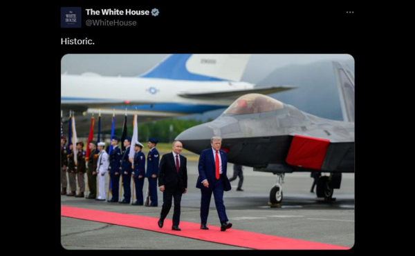 Белый дом назвал встречу Трампа и Путина исторической
Белый дом назвал встречу Трампа и Путина исторической