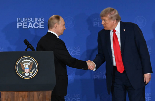 Оборот торгов на Мосбирже после встречи Путина и Трампа подошел к рекорду
Оборот торгов на Мосбирже после встречи Путина и Трампа подошел к рекорду
