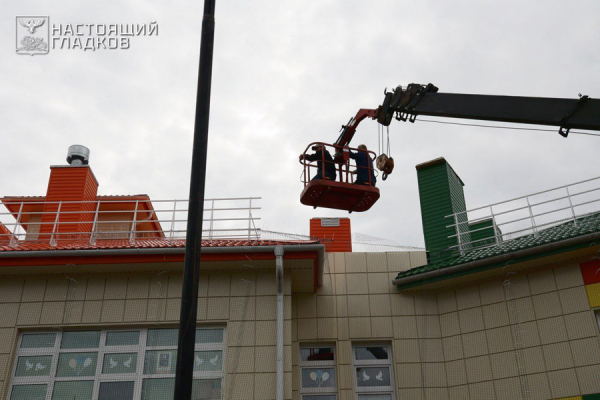 
                    Гладков показал, как детсады в Белгороде закрывают антидроновой сеткой
                
