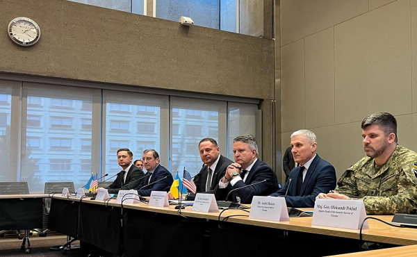 
                    FT узнала, как мирный план США по Украине расколол партию Трампа
                