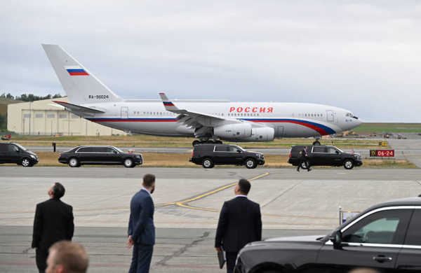Оборот торгов на Мосбирже после встречи Путина и Трампа подошел к рекорду
Оборот торгов на Мосбирже после встречи Путина и Трампа подошел к рекорду