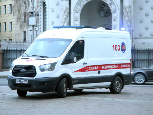 Кабина лифта сорвалась в многоэтажном доме в Москве
