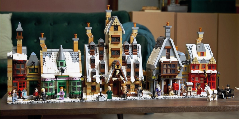 Lego выпустит огромный набор с деревней Хогсмид из «Гарри Поттера» — с «Тремя мётлами» и «Кабаньей головой»