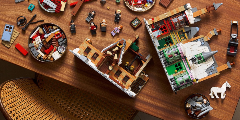 Lego выпустит огромный набор с деревней Хогсмид из «Гарри Поттера» — с «Тремя мётлами» и «Кабаньей головой»