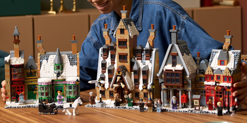 Lego выпустит огромный набор с деревней Хогсмид из «Гарри Поттера» — с «Тремя мётлами» и «Кабаньей головой»