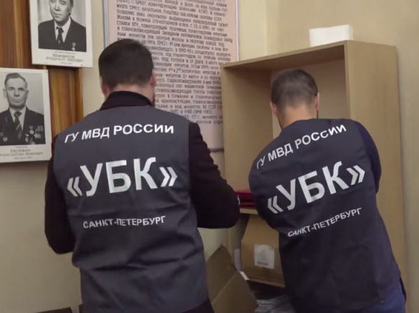 Полицейские раскрыли крупную мошенническую схему с контрактами для участников СВО